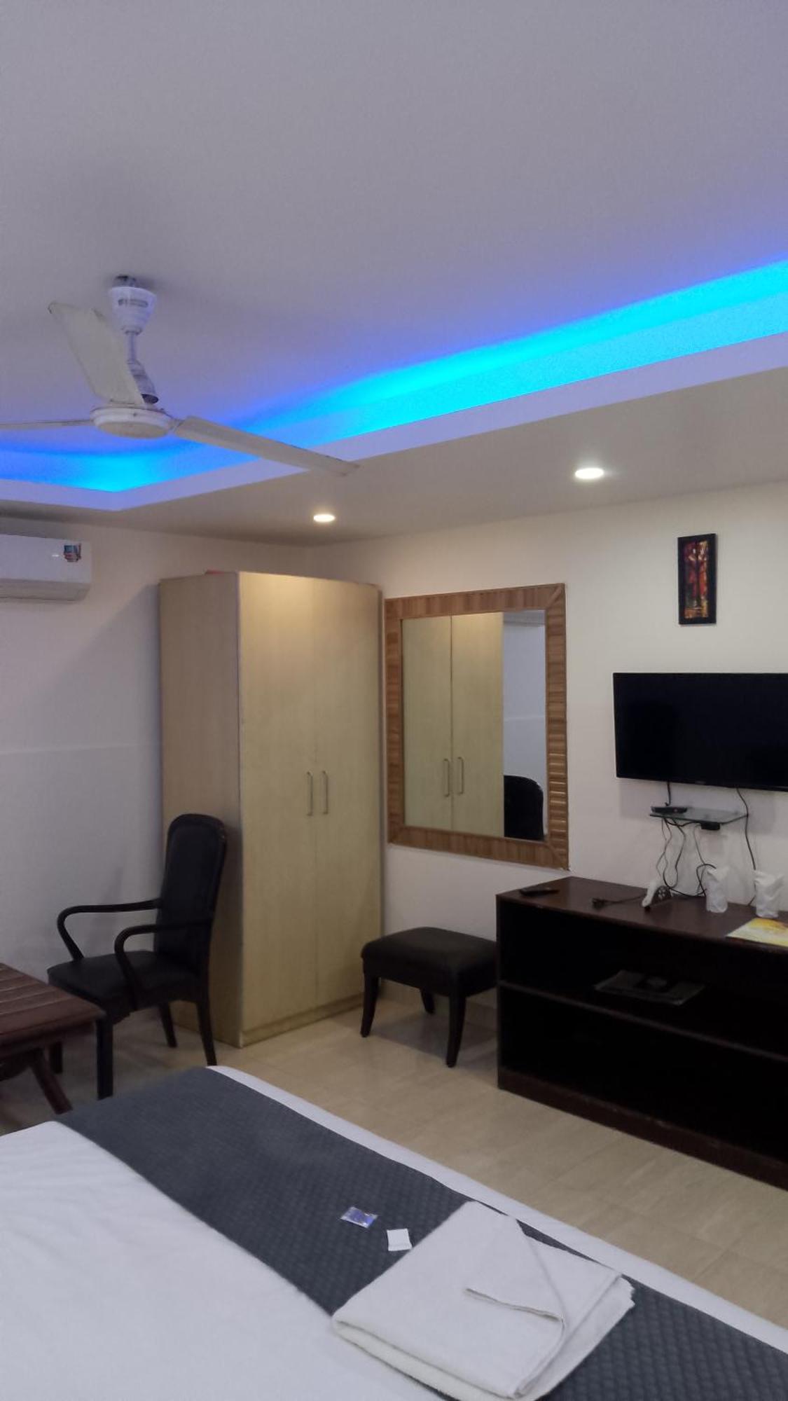 Airport Hotel Mahal New Delhi Exterior photo