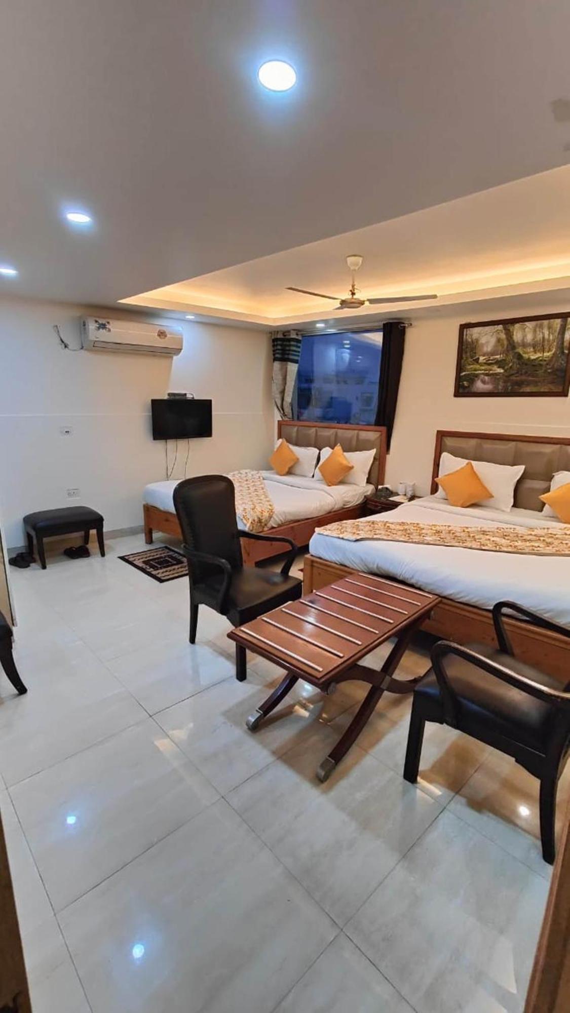 Airport Hotel Mahal New Delhi Exterior photo