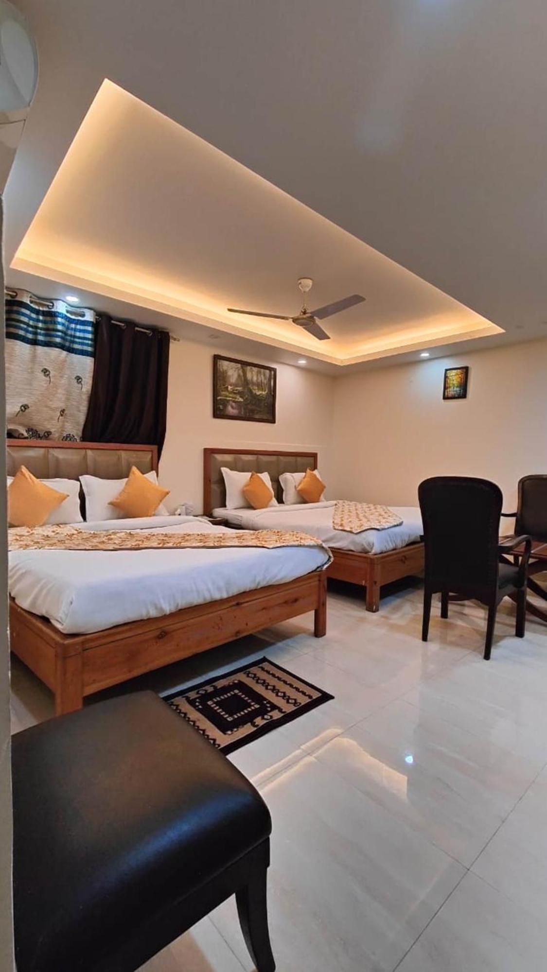 Airport Hotel Mahal New Delhi Exterior photo