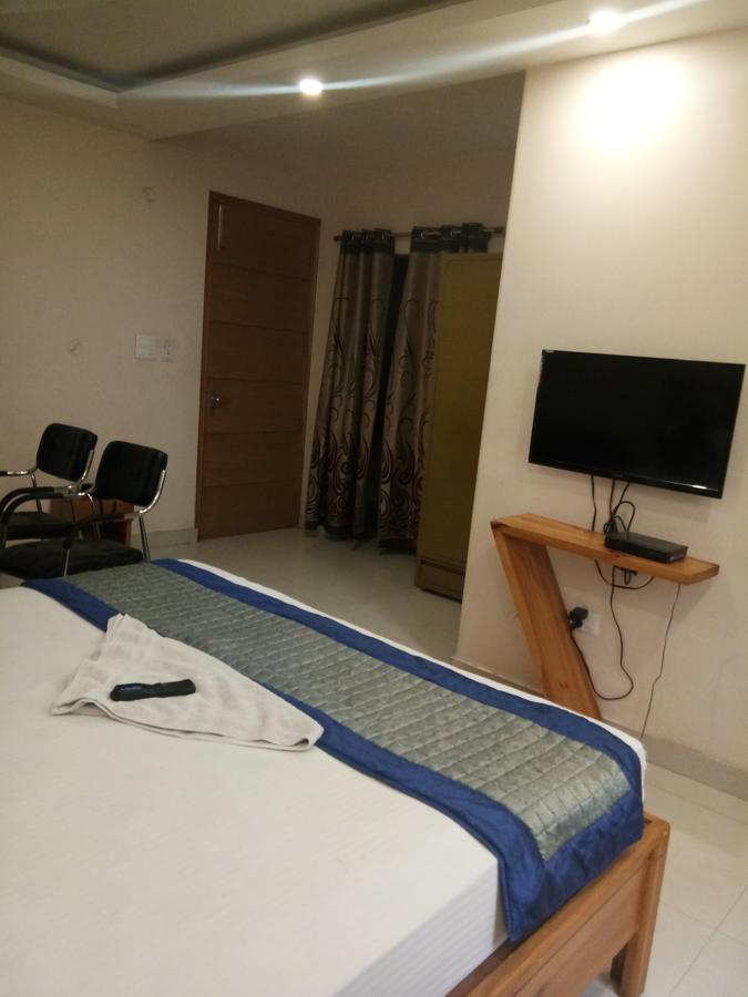 Airport Hotel Mahal New Delhi Exterior photo